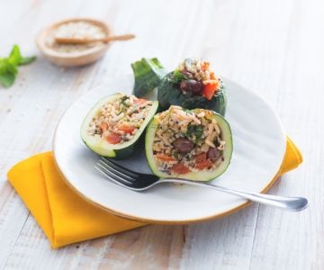 Gefüllte Zucchini mit Getreide und Quinoa