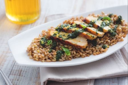 Lauwarmer Dinkel mit Honighähnchen