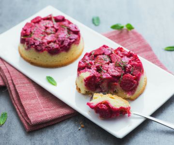 Umgedrehte Himbeertörtchen