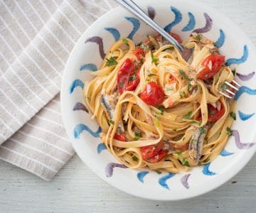 Pasta mit Kirschtomaten und Sardellen