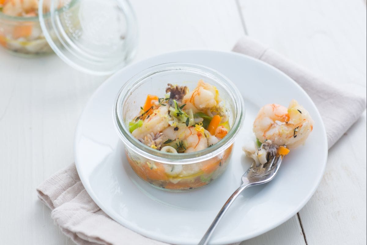 Meeresfrüchtesalat im Glas gekocht