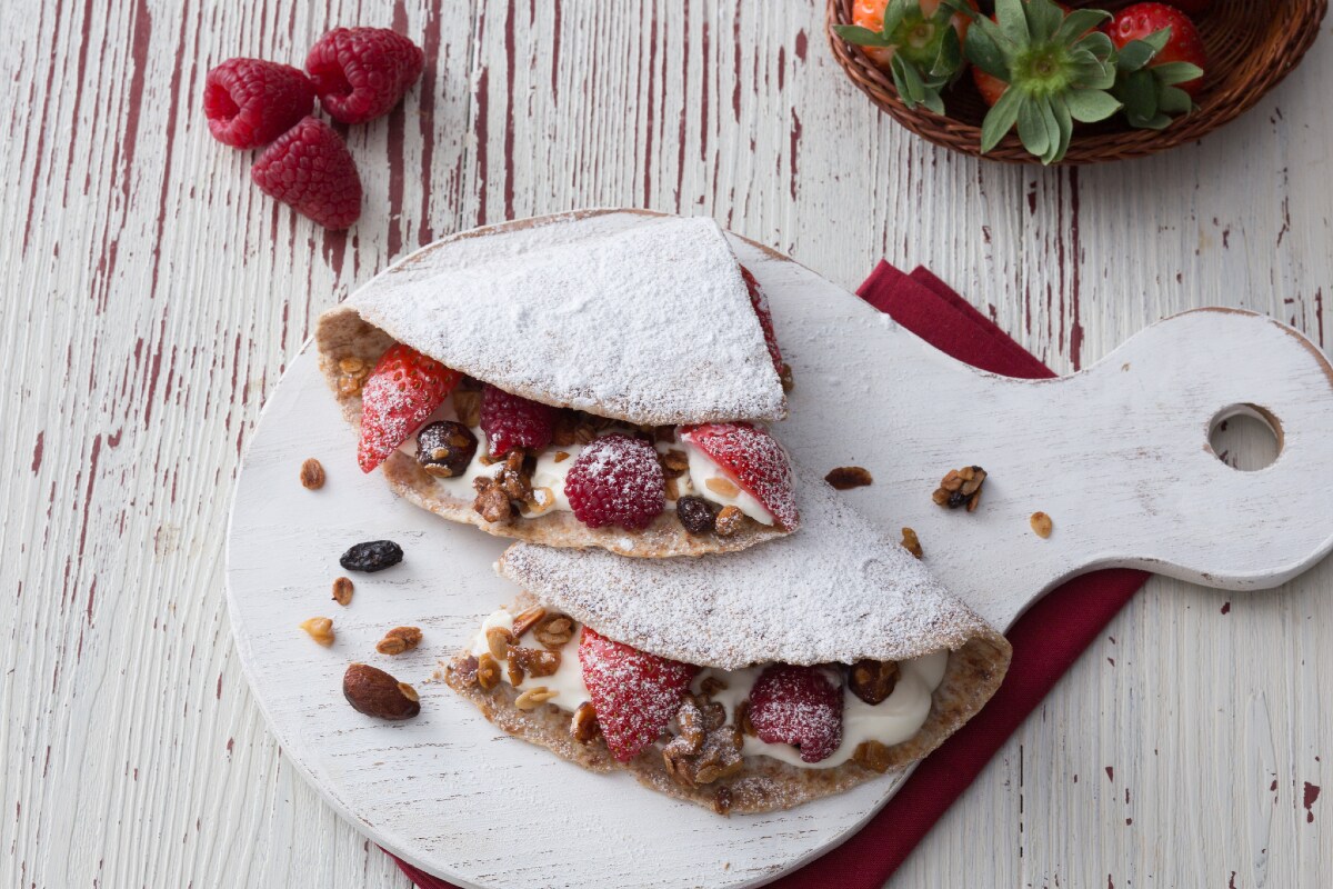 Joghurt- und Granola-Piadina