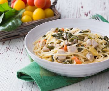 Pasta mit Thunfisch, Kräutern und Kirschtomaten