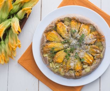 Tatin mit gefüllten Zucchiniblüten
