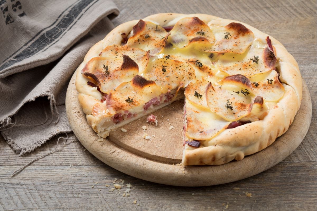 Herzhafter rustikaler Kuchen