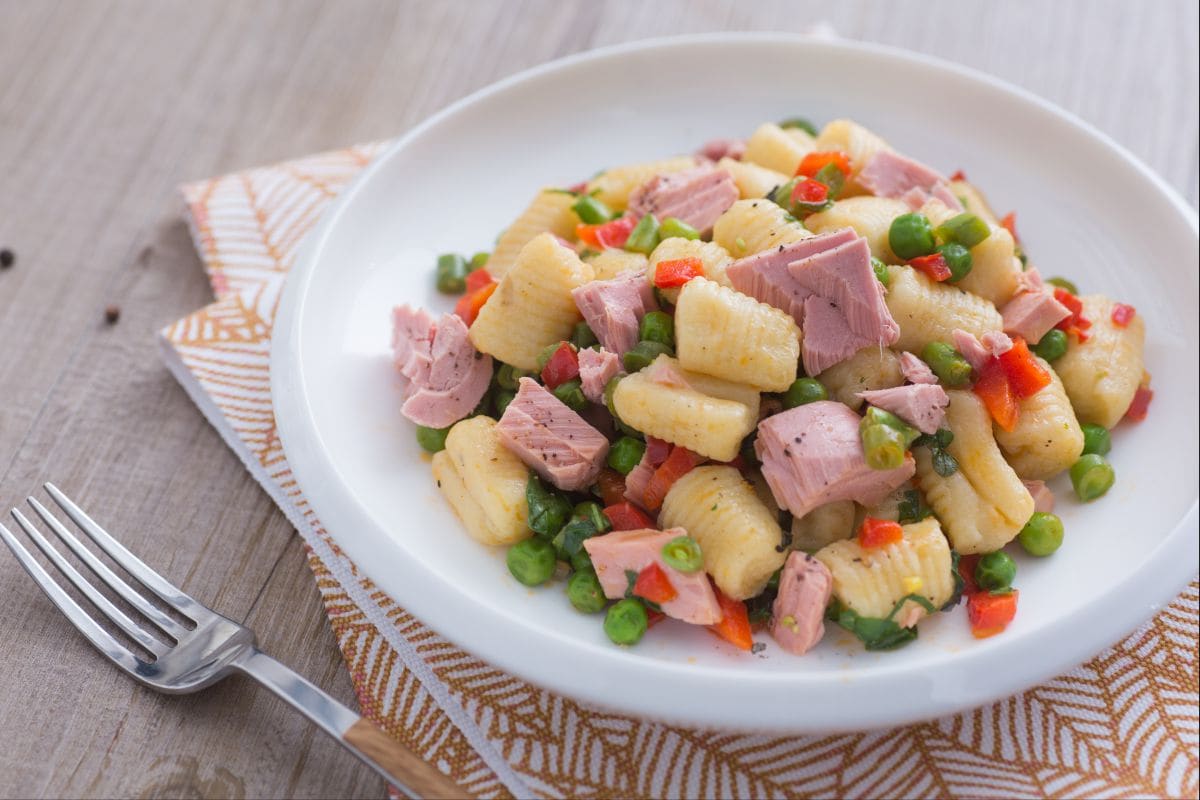 Gnocchi mit saisonalem Gemüse und Thunfisch