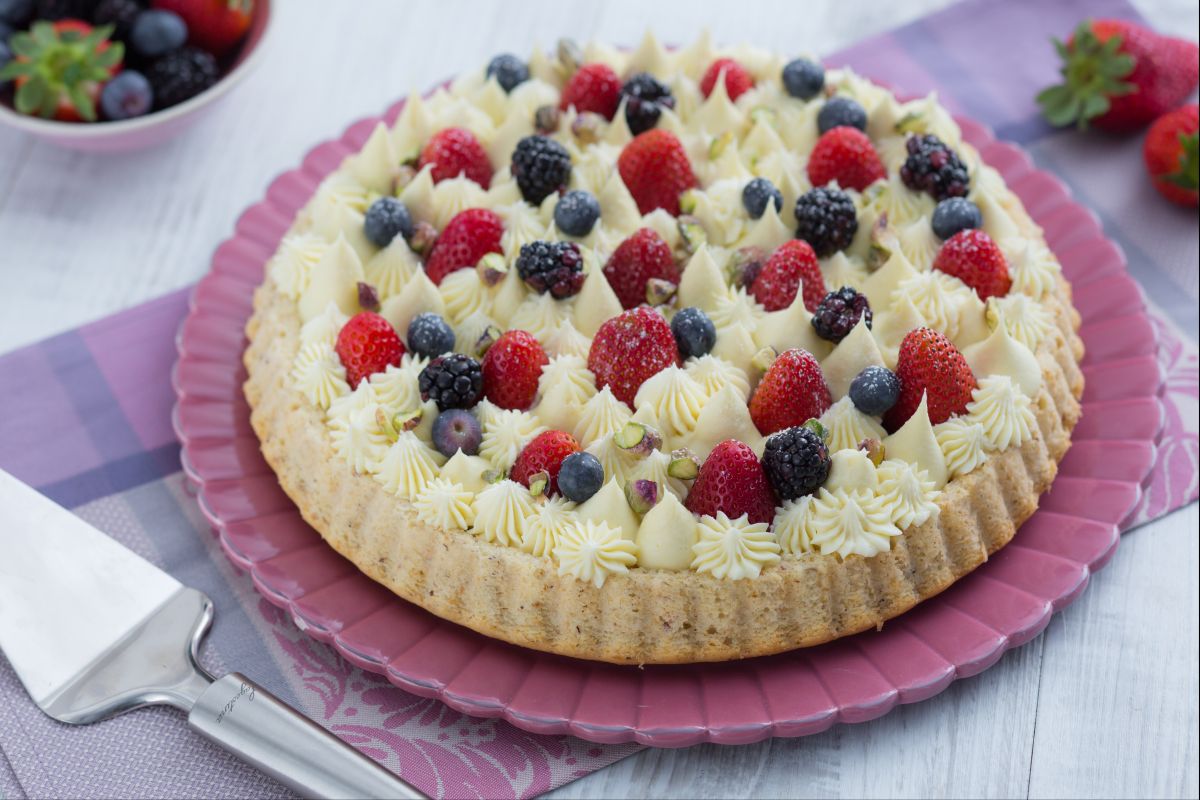 Weiche Torte mit weißer Schokolade