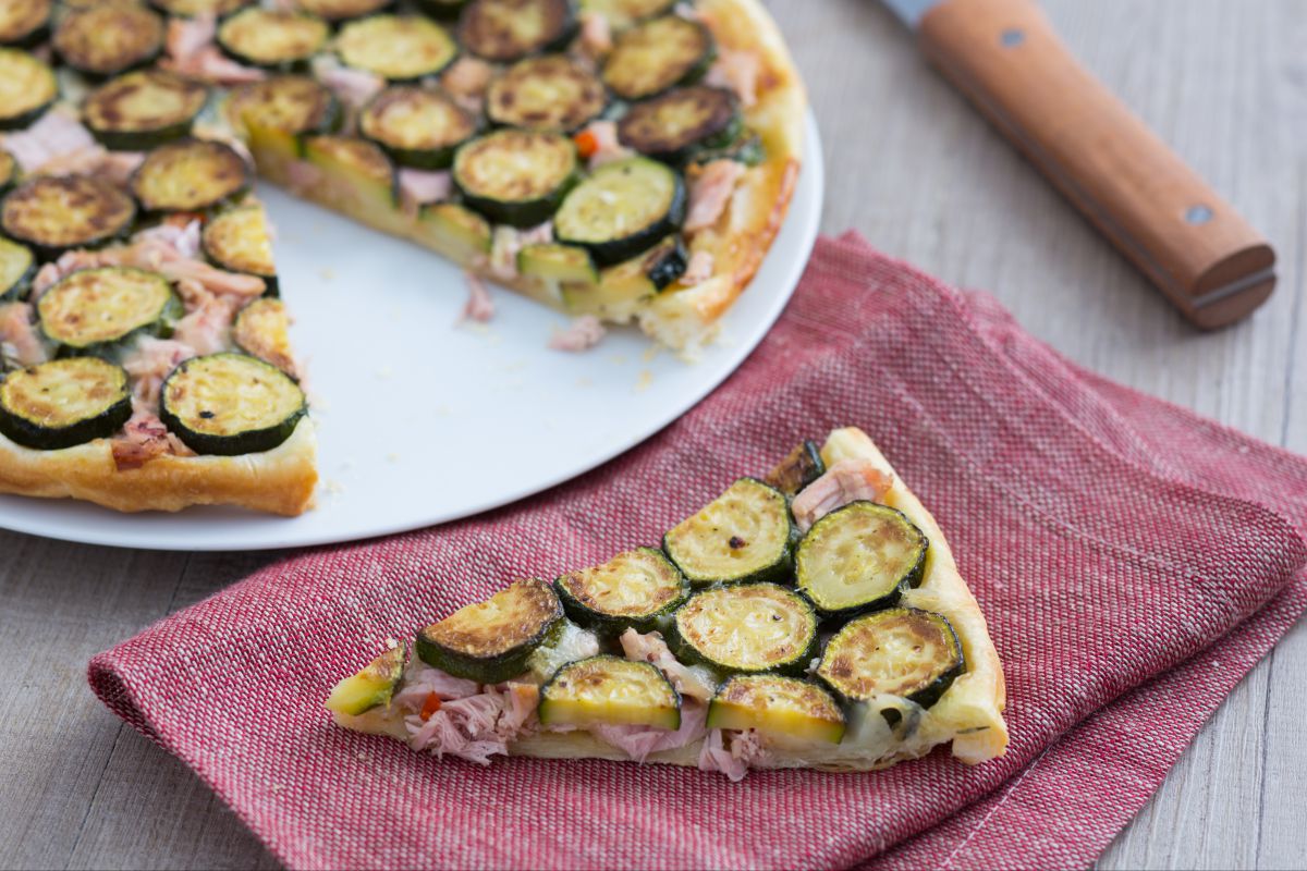 Umgekehrter Zucchini-Thunfisch-Kuchen