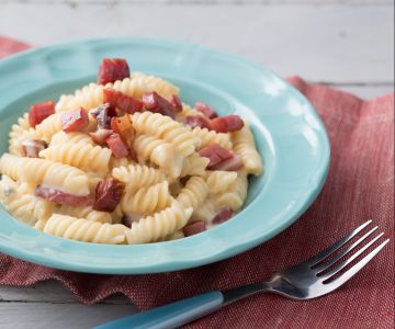 Pasta mit vier Käsesorten und Speck