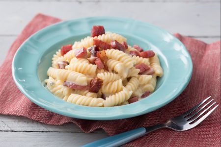 Pasta mit vier Käsesorten und Speck