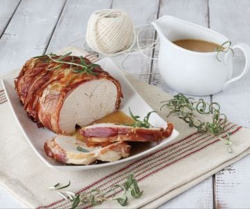 Putenbrust mit Speck