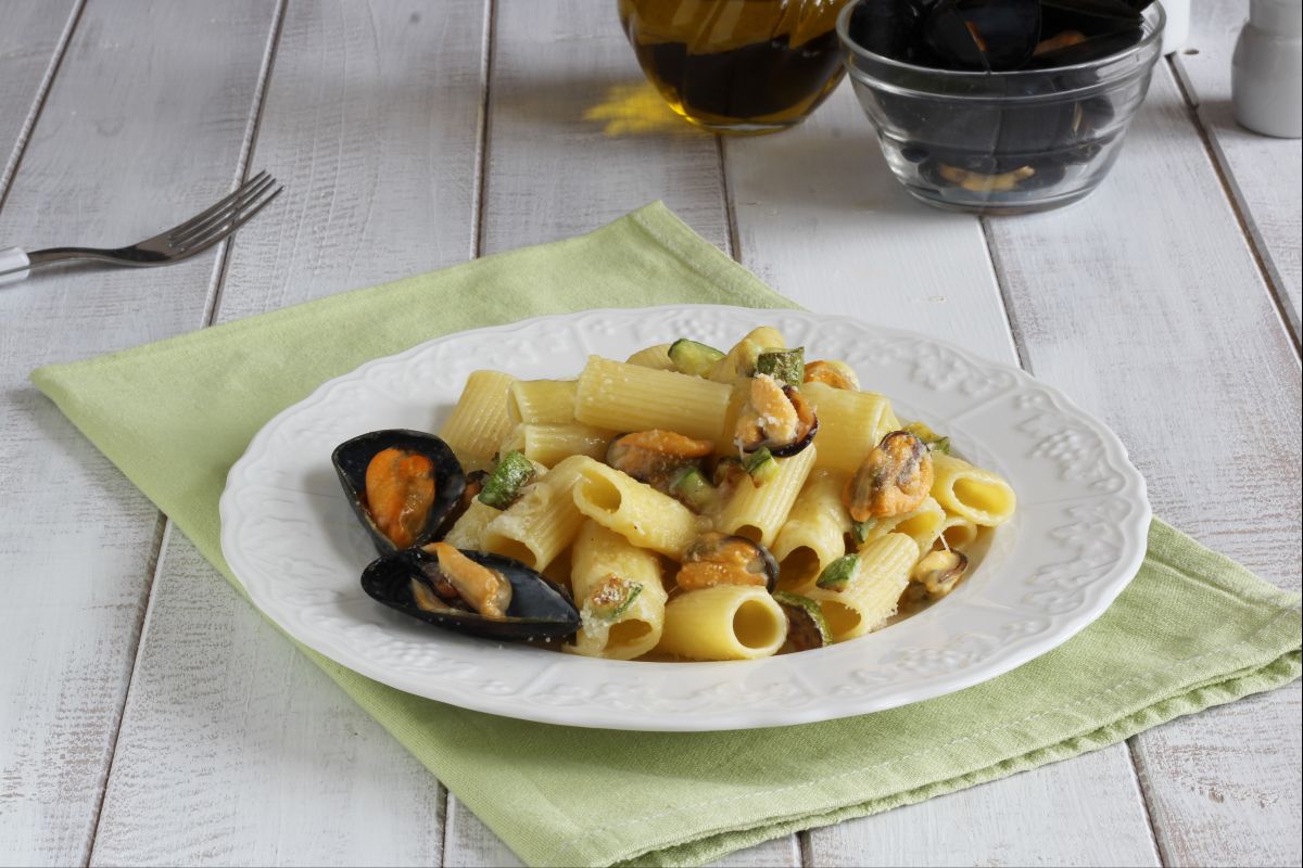 Nudeln mit Zucchini, Miesmuscheln und Pecorino