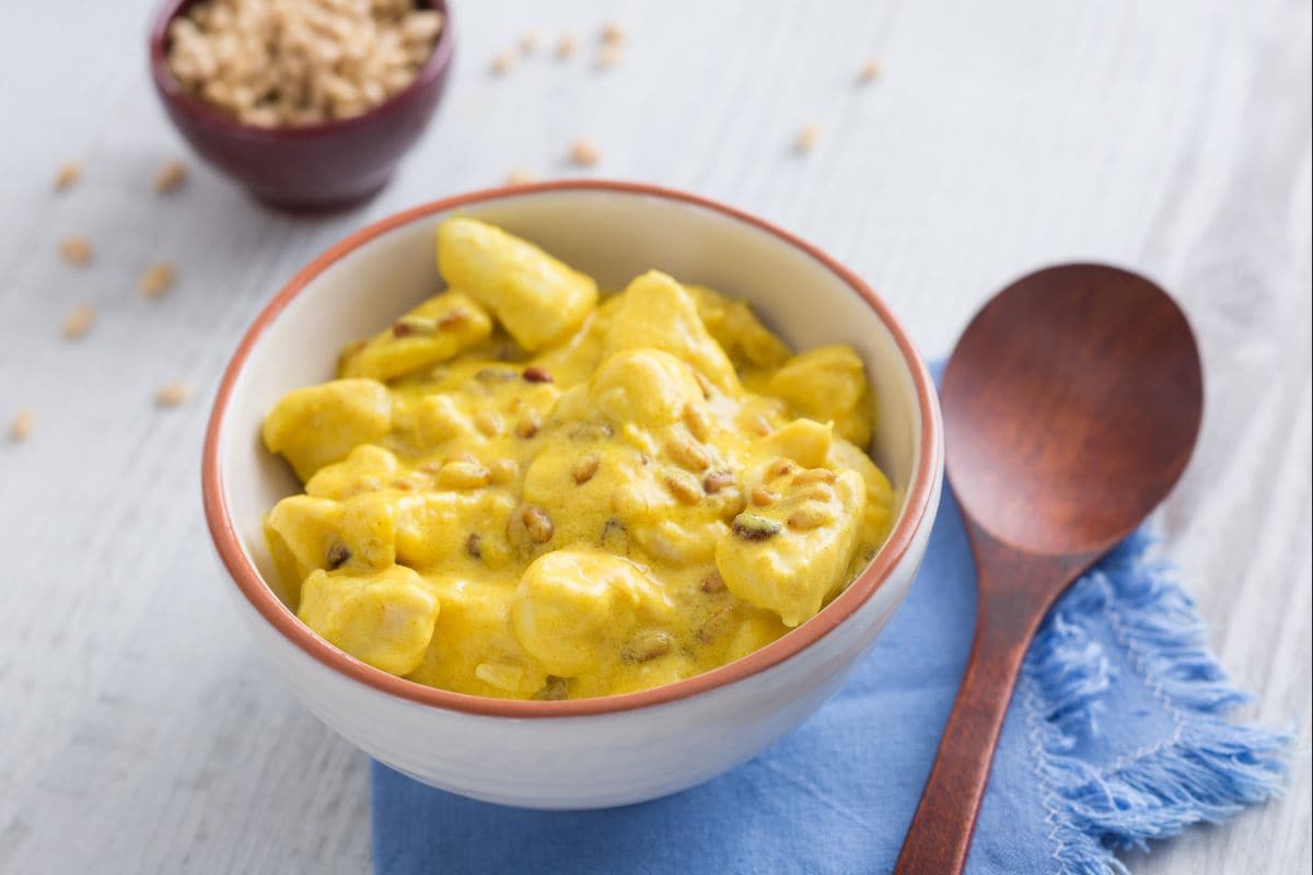 Hähnchenstücke mit Joghurt und Kurkuma