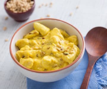 Hähnchenstücke mit Joghurt und Kurkuma