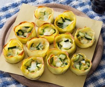 Kartoffelkörbchen mit Zucchini und Käse