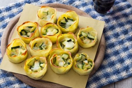 Kartoffelkörbchen mit Zucchini und Käse