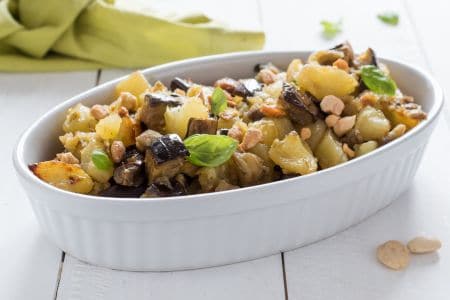 Auberginen und Kartoffeln mit Mandeln